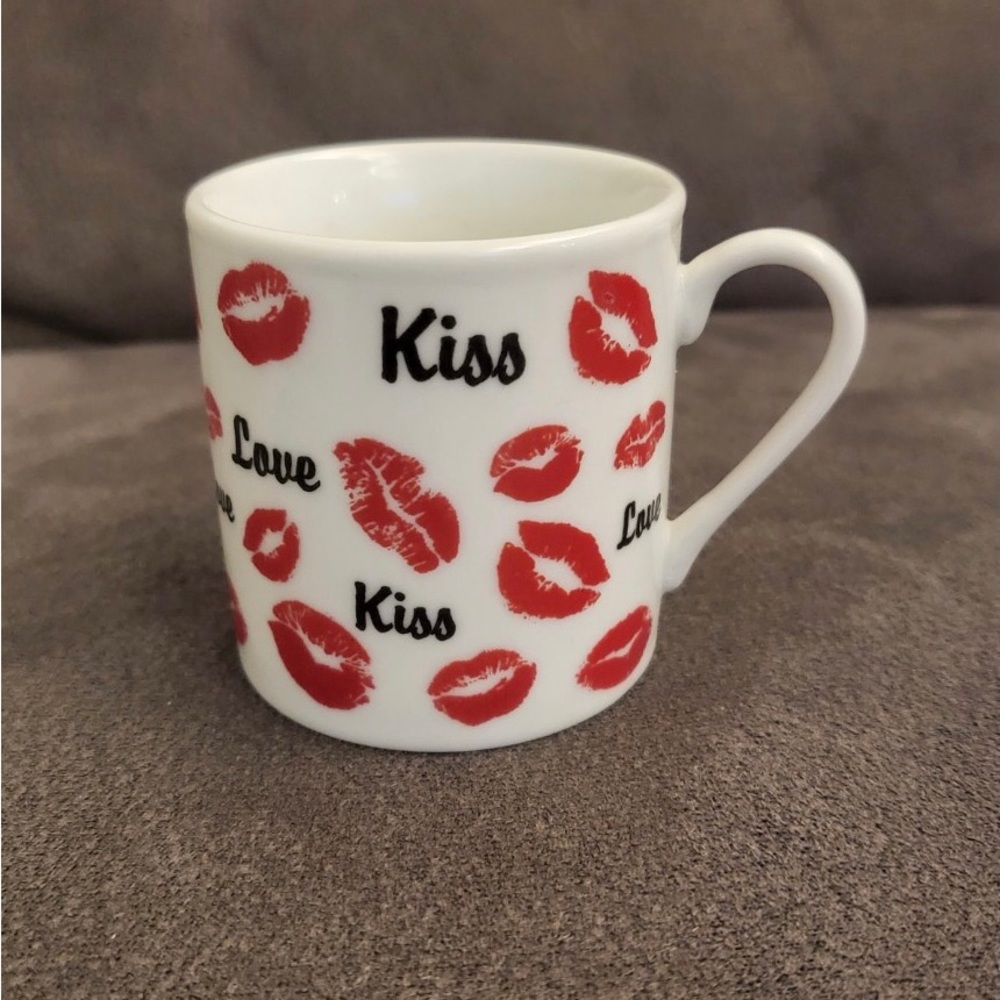 Kiss & Love Mini Mug